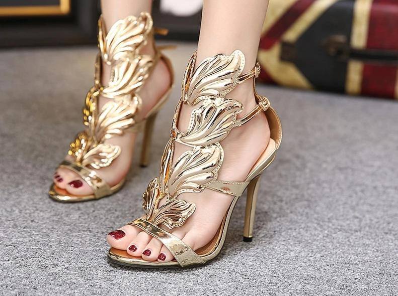 Snakeskin embossed hollow out gladiator sandals Price : 10,700 Size : 35-43